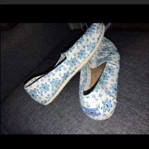 TOMS • super cute!!